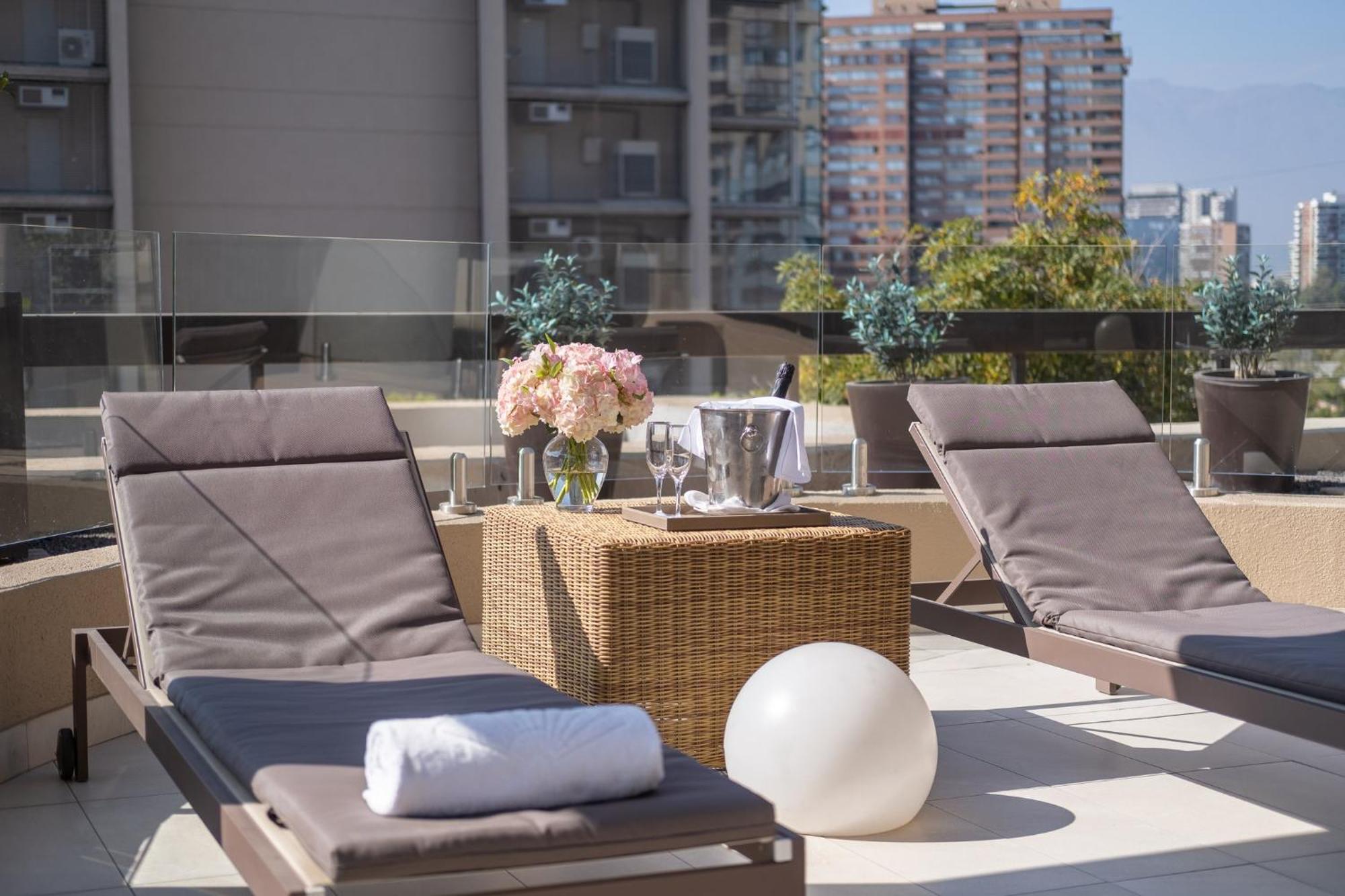 Mandarin Oriental, Santiago Hotel Luaran gambar The rooftop pool at the Mandarin Oriental