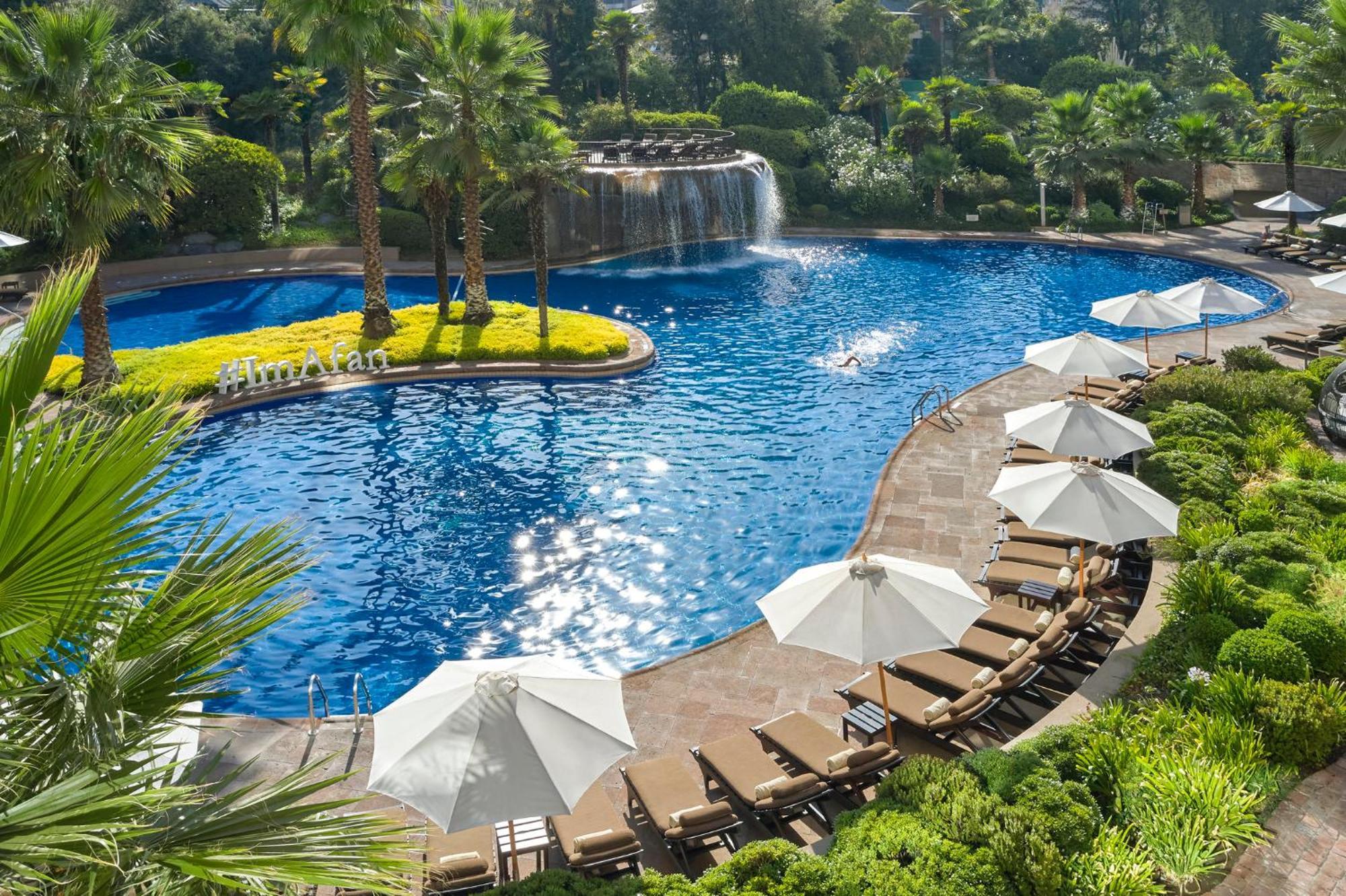 Mandarin Oriental, Santiago Hotel Luaran gambar The pool at the Atlantis Paradise Island